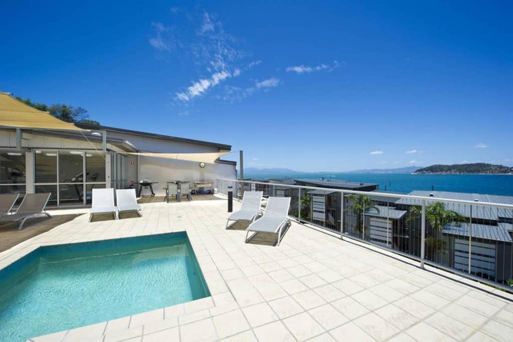 One Bright Point - Stunning Water Views Apartment Nelly Bay Exterior foto