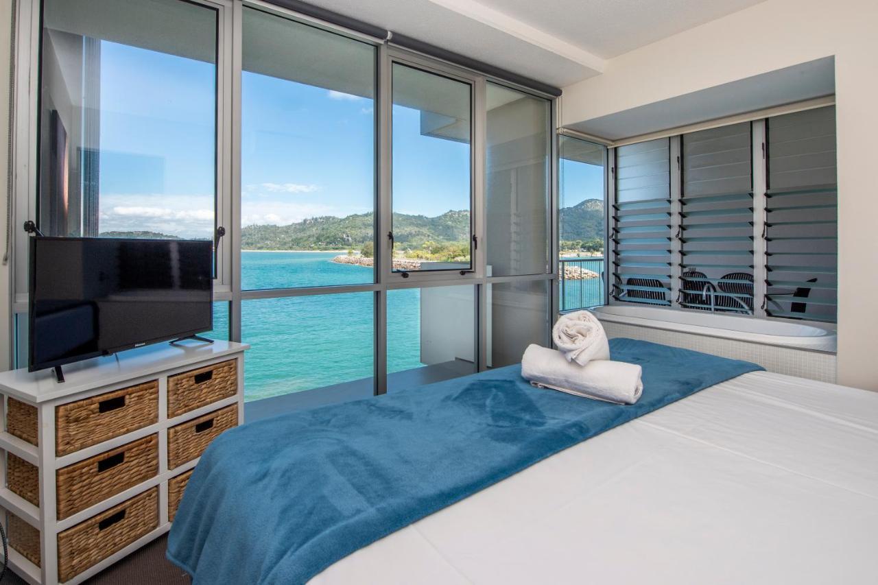 One Bright Point - Stunning Water Views Apartment Nelly Bay Exterior foto