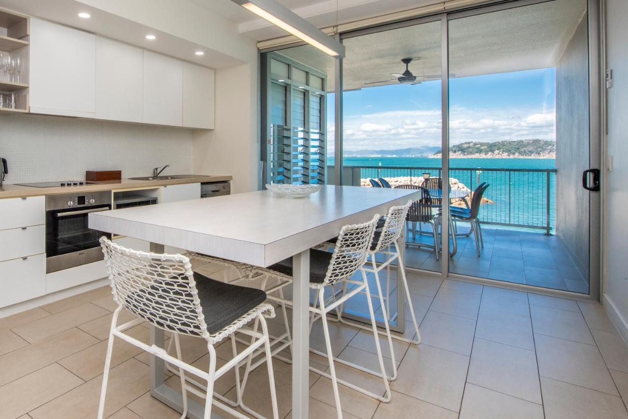 One Bright Point - Stunning Water Views Apartment Nelly Bay Exterior foto