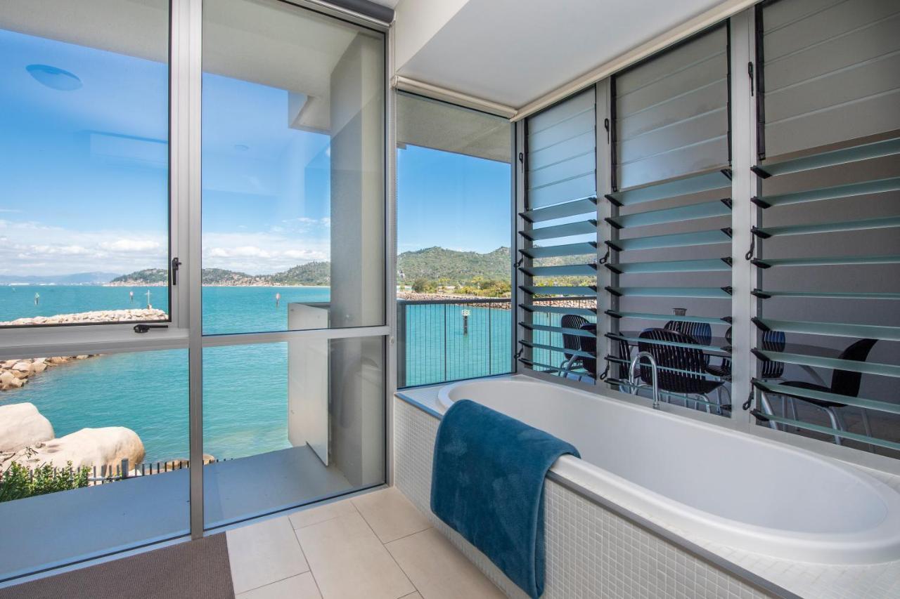 One Bright Point - Stunning Water Views Apartment Nelly Bay Exterior foto